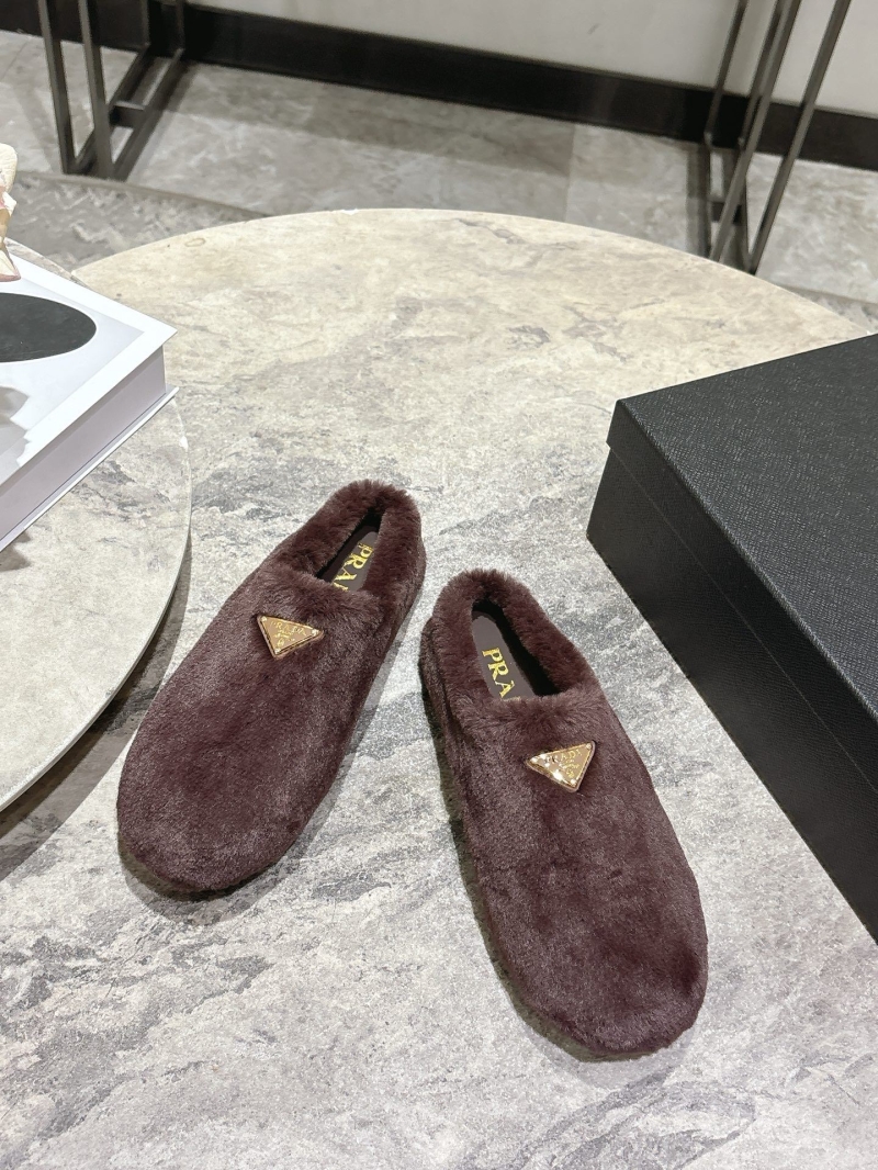 Pra*a slippers